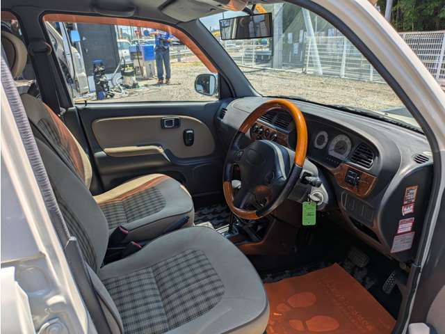 一般車から商用車まで幅広く取り扱っております。もしお探しのお車が展示場に無い場合、条件等お聞きしまして、ご納得の1台を全国からお探しいたします！！お気軽にスタッフにご相談下さい！！