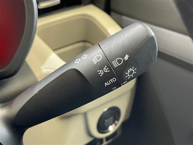 【オートライト】オートライトなのでライトの点け忘れを気にすることなく運転が出来ます♪