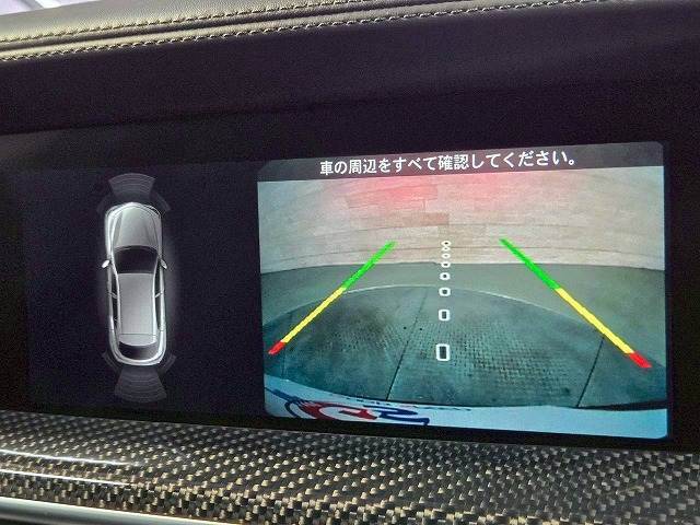 【カラーバックモニター】を装備しております。リアの映像がカラーで映し出されますので日々の駐車も安心安全です。