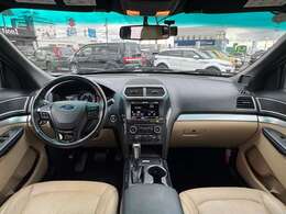 【室内】コックピット。車内もキレイで嫌な臭いもありません！ご納車後の臭いが付きにくくなる「空気触媒コーティング」もあります。