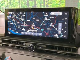 【大画面ナビ】人気の大型12.3インチナビを装備。存在感のある大画面はインパクト大！ナビ利用時のマップ表示は見やすく、テレビやDVDは臨場感がアップ！いつものドライブがグッと楽しくなります♪