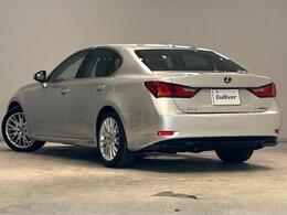 お車を左後ろから見るとこのような感じになります。テールランプやドアバイザー等装備品を確認できます。