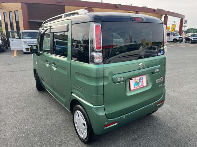 サービス充実の平川燃料グループ、カーワールド荒尾店スタッフ一同が新車・中古車・車検・修理・保険まで、お客様にご満足いただけるご接客・ご対応を目指します。