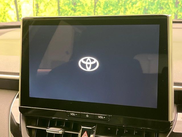 【10.5インチナビ】高級感とインパクトのある大画面ナビを装備。各種オーディオ操作はもちろん、スマホ連携もできる利便性の高いナビです♪