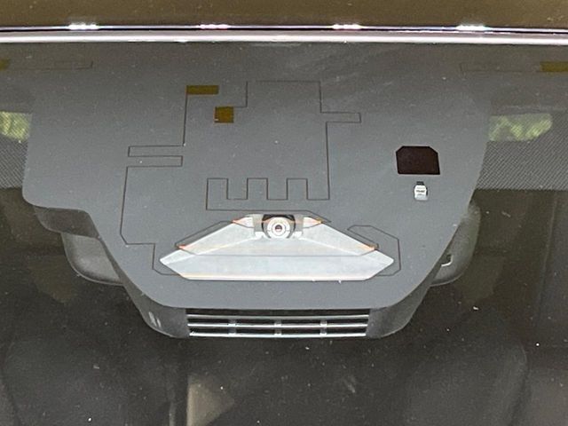 【トヨタセーフティセンス】走行中に前方の車両等を認識し、衝突しそうな時は警報とブレーキで衝突回避と被害軽減をアシスト。より安全にドライブをお楽しみいただけます。