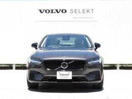 フロントグリルとフロントガラス中央にあるミリ波レーダーカメラで車両、人を検知する機能も搭載されています。