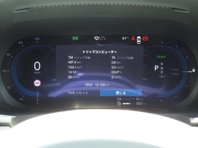 メーター中央にナビゲーションが表示されていており、運転中でも見やすい配置になっております。