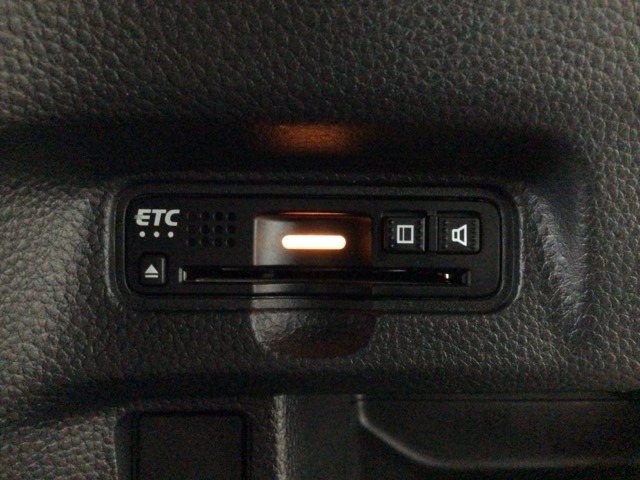 【ETC車載器】もはや必須アイテムのETCを搭載！高速道路のご利用時にとても便利！わずらわしい料金所での現金支払いが不要となりスムーズに通過できます♪
