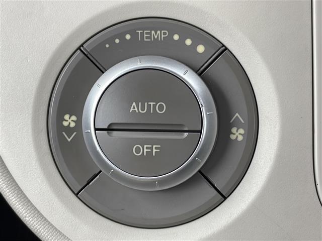 【オートエアコン】車内温度を感知して自動で温度調整をしてくれるのでいつでも快適な車内空間を創り上げます！