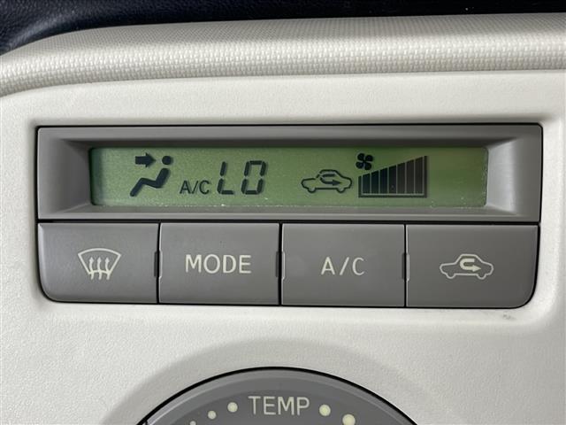 【オートエアコン】車内温度を感知して自動で温度調整をしてくれるのでいつでも快適な車内空間を創り上げます！