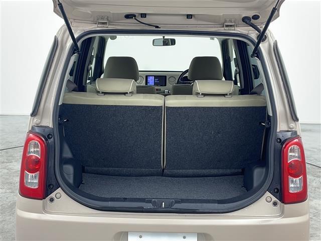 【トランク】積み込みやすくて、たっぷり積める荷室です。シートアレンジできるものは、乗車人数と荷物の量や大きさによってシートを動かすことができるので、より快適なドライブが可能です！
