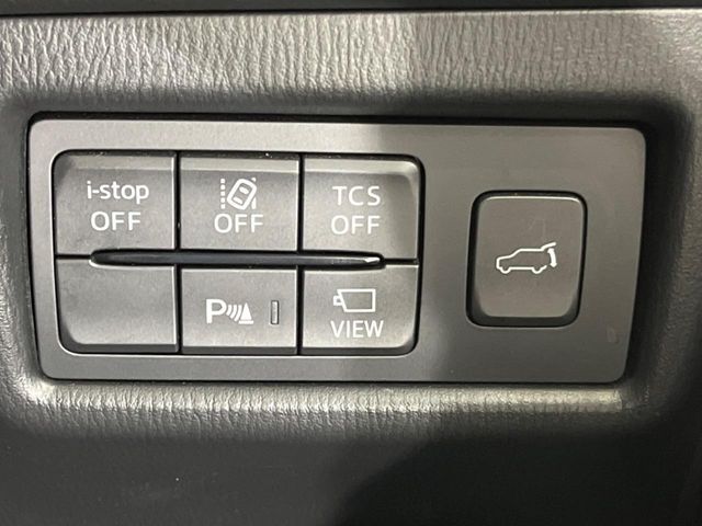 【スマートブレーキサポート】走行中に前方の車両等を認識し、衝突しそうな時は警報とブレーキで衝突回避と被害軽減をアシスト。より安全にドライブをお楽しみいただけます。