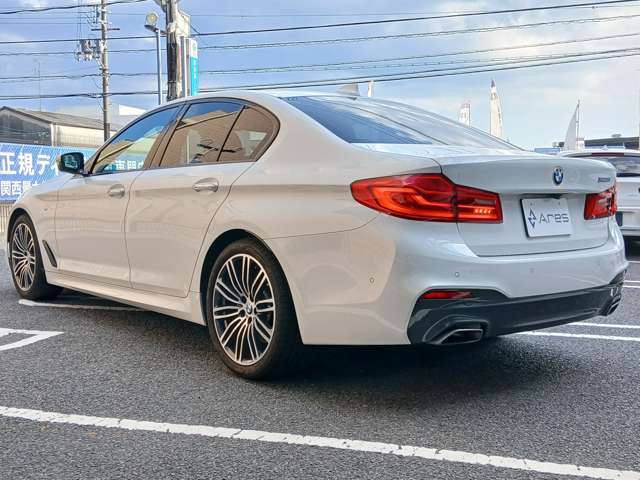 厳選されたBMW中古車が60台ほど展示されております。営業時間は10：00から18：00で年中無休（GW・お盆・年末年始を除く）で営業しております。