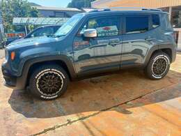 当社いつもの「チョいカスタム」今回は30mmリフトアップ + デイスカバーアルミホイール + ホワイトレタータイヤ。