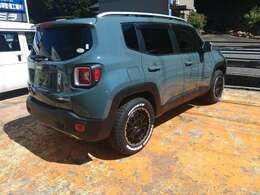 ホワイトレタータイヤが、OFF感をグイと押し上げてますね♪