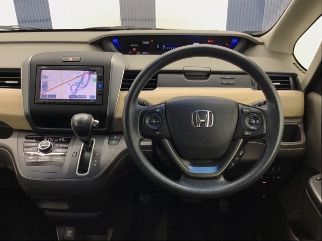 運転しやすいインパネ周りです！見やすいレイアウトで快適なドライブをサポートします！