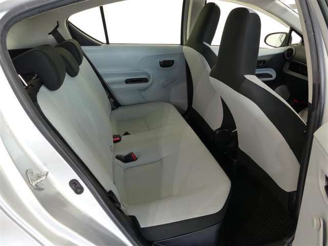 ゆとりある広々とした車内空間は、ドライブを始め買い物やレジャーなど、幅広く活躍します。一人でもみんなとでもお出かけを楽しみましょう！