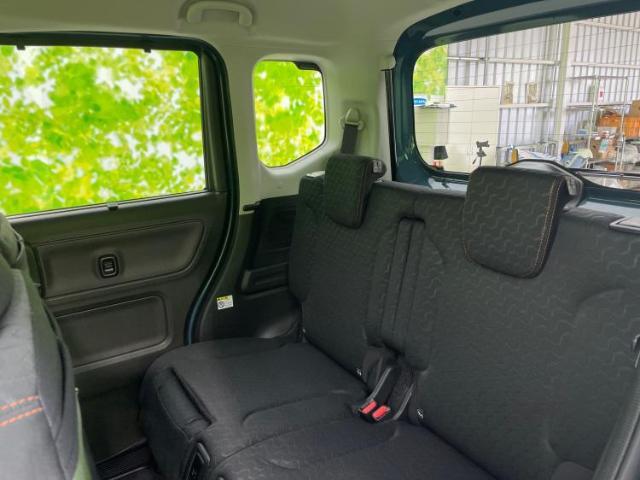 WECARSでは各商談席に大型モニターをご用意しております！見やすい大画面でゆったりと全国の在庫をご覧いただけます！是非ご来店お待ちしております！