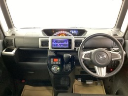 インパネシフトで足元のスペースも広々としていて、ゆったり乗れます。広びろとした視界が運転にゆとりを広げます。