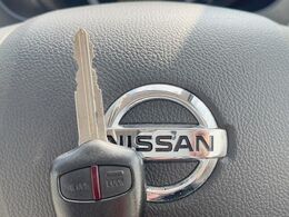 【キーレス】少し離れた場所からでもボタン一つでドアの開錠・施錠ができるのでとっても便利！ドアの鍵穴周りに傷をつけることもありません♪