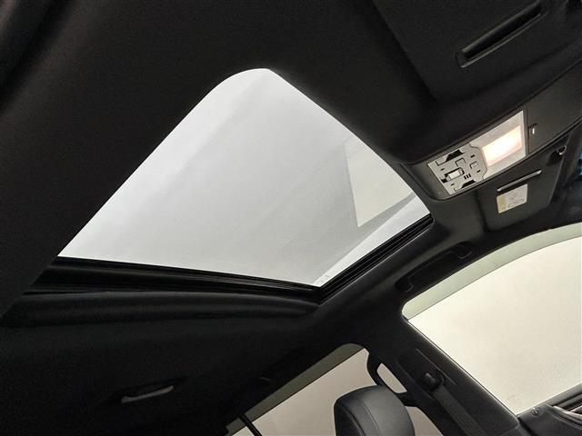 【　サンルーフ　】解放感溢れるサンルーフ♪車内には爽やかな風や太陽の穏やかな光が差し込みます♪