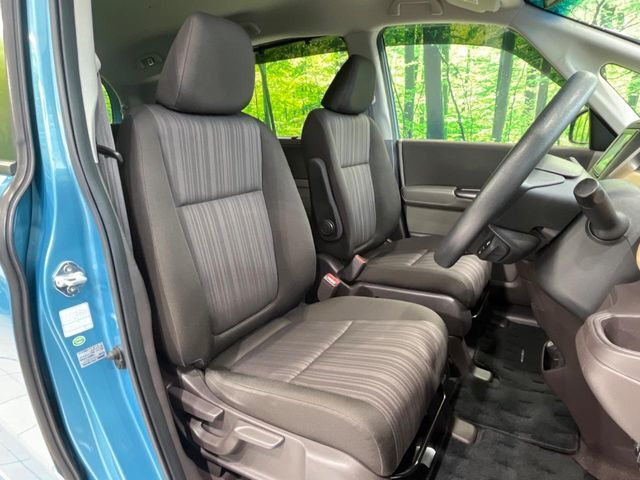 運転席シート廻りは使用感も少なく、良好な状態となっています。丁寧に使われていたことがよくわかりますね。