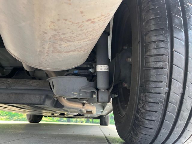 お車を安心してお乗りいただく為には、足回りの定期点検が欠かせません。サービスサポート（有償保証）では無料点検もご提供しており、安心のカーライフをお過ごしいただけるサポート体制が整っています。