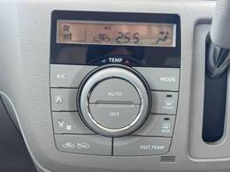 【オートエアコン】一度お好みの温度に設定すれば、車内の温度を検知し風量や温度を自動で調整。暑い…寒い…と何度もスイッチ操作をする必要はありません。快適な車内空間には必須の機能ですね♪