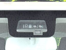【スズキ　セーフティサポート】走行中に前方の車両等を認識し、衝突しそうな時は警報とブレーキで衝突回避と被害軽減をアシスト。より安全にドライブをお楽しみいただけます。