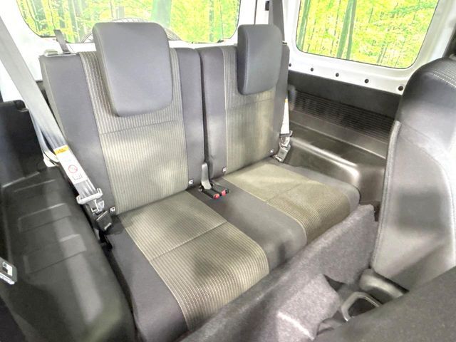 高品質なオリジナルフロアマットもオプションにてご用意しております。お好きなデザインやカラーをお車に合わせて選んでいただくことができます♪