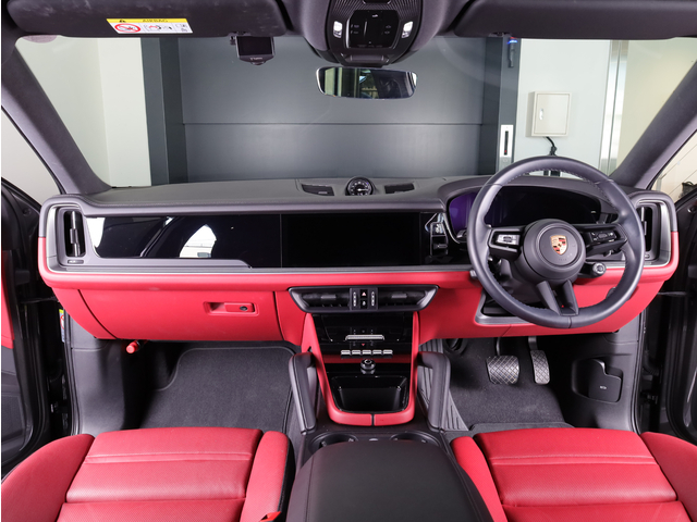 ポルシェセンター　北大阪認定中古車センター/正規ディーラーだからこそ出来る安心、安全、信頼の高品質の車両で御座います。