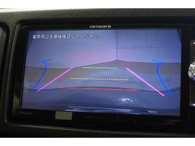 バックモニター搭載で車庫入れ安心！車庫入れが苦手な人もこれで安心！