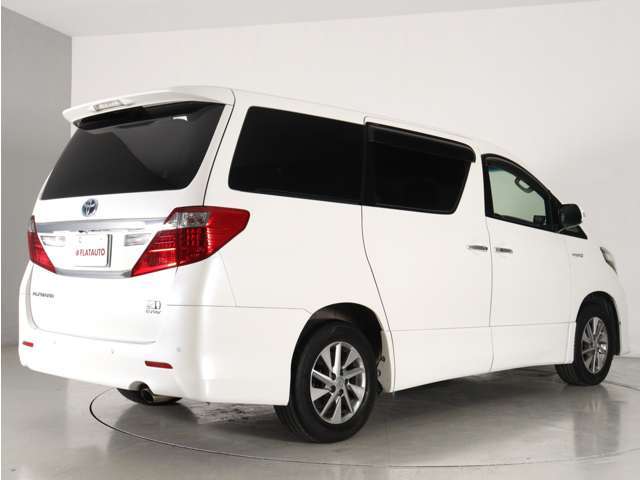 当店では、厳選された車両のみ展示しております。アルファード・ヴェルファイアに特化した専門店ならではの豊富な在庫の中から、お気に入りの一台をお探しください！