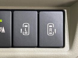 【両側パワースライドドア】スマートキーや運転席のスイッチで後席両側スライドドアの開閉が可能♪電動だから力を入れてドアを開ける必要が無く、小さなお子様でも簡単に開け閉めでき快適です♪