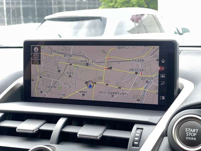 LIBERALAでは多種多様の車種をご用意させていただいております。お客様がご納得いくまで、そのお車の持つ特性を五感すべてで感じ取っていただける場をご提供します。