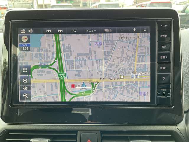 日産純正9インチメモリーナビ（MM223D-L）装備。スマートフォンによる部分地図更新、Bluetooth接続での音楽視聴、快適な画面操作と高音質なオーディオ再生。無料地図更新付きです。