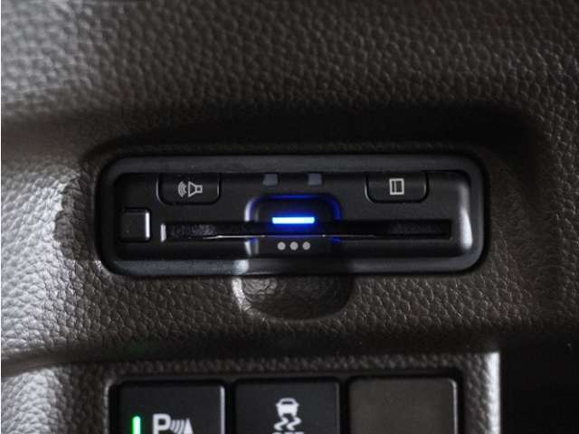 今や必需品の◆ETC車載器　装備車◆　有料道路を利用する際にスムースに通過でき、わずらわしい料金支払いから開放されます！