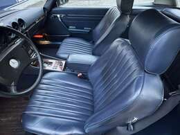 ハンドルやシートには座り心地が良いシートでより一層ベンツの高級感を味わいながらドライブが楽しめます。ハンドルを握った感覚とシートの座った感触はまさにベンツオーナーだけに許された特別な空間ですよ。