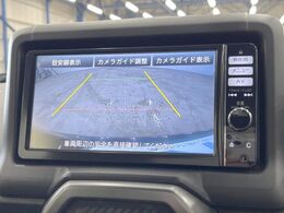 【バックカメラ】駐車時に後方がリアルタイム映像で確認できます。大型商業施設や立体駐車場での駐車時や、夜間のバック時に大活躍！運転スキルに関わらず、今や必須となった装備のひとつです！