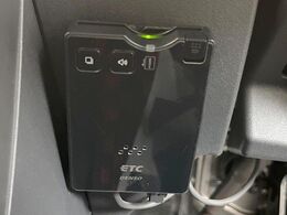 【ETC】高速道路の料金所をストレスなく通過！話題のスポットやサービスエリアに多い「スマートIC」利用時は必須のアイテムです。当店でセットアップを実施、ご納車当日からすぐにご利用いただけます！