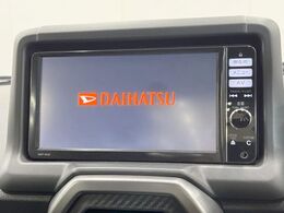 【純正ナビ】人気の純正ナビを装備。オーディオ機能も充実しており、Bluetooth接続すればお持ちのスマホやMP3プレイヤーの音楽を再生可能！毎日の運転がさらに楽しくなります！！