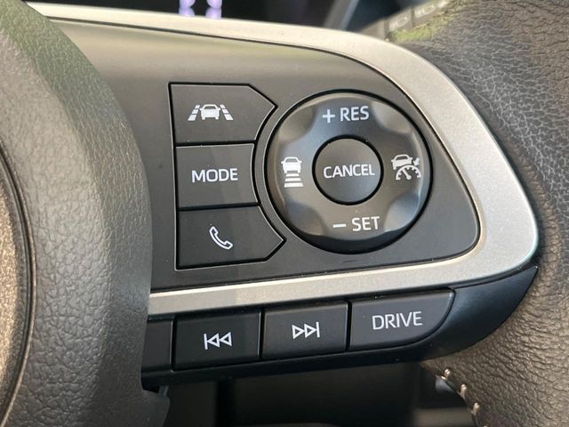 【レーダークルーズコントロール】高速道路での長距離走行が楽に！！自動で速度を保つクルーズコントロールが、衝突軽減システムと連携し、前方の車両を感知して車間を保つように速度調節してくれます！！