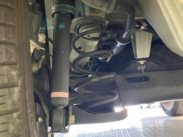 お車を安心してお乗りいただく為には、足回りの定期点検が欠かせません。サービスサポート（有償保証）では無料点検もご提供しており、安心のカーライフをお過ごしいただけるサポート体制が整っています。