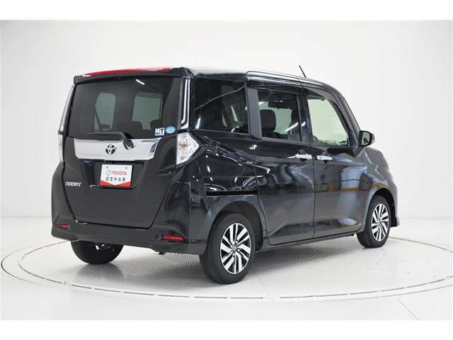 後続車から視認性の良いストップランプの配置で追突抑制になります。