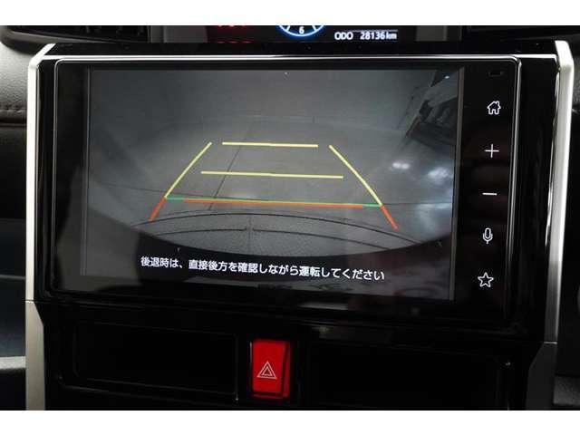 バックモニターがあれば車庫入れ時など、後ろが確認できて安心です。運転に自信がない方にはおすすめの装備です。ただし、バック時目視での確認も忘れずに。