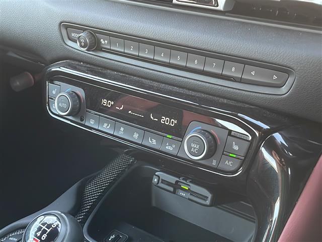 気になる車はすぐにお問い合わせください！画面右側の0066から始まる無料ダイヤルからお問い合わせ下さい！専門スタッフがお車のご質問にお答えいたします！