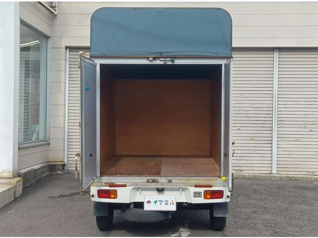 綺麗で広々な荷台です♪