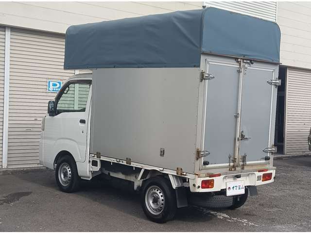 4WD車ですので、坂道・悪路でもパワフルな走行が可能です♪