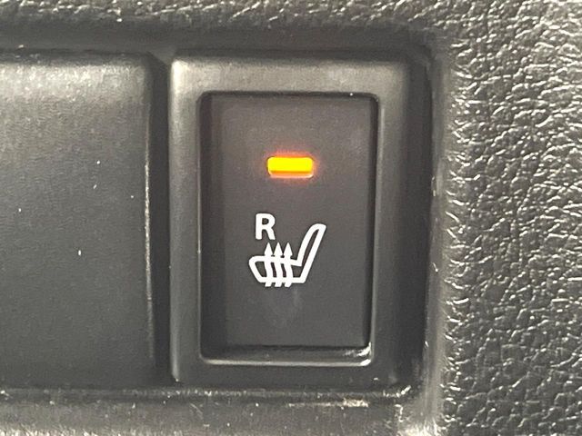 【シートヒーター】寒い日に重宝するシートヒーター！エアコンより早く温まってくれるので寒がりの人も安心ですね♪エアコンの温風は乾燥するから苦手、という方にもをおすすめです。