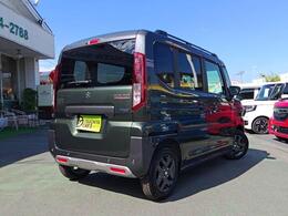 子供の送り迎えなど、送迎にピッタリの車・大き目のドア・低床・スライドドアーは便利です。